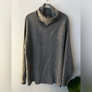 Free People gray turtleneck tunic sweater. Size Small. Good condition.